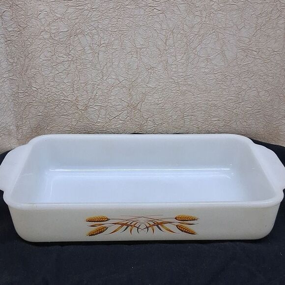 Vintage Anchor Hocking Fire-King1.5 QT.baking dish with wheat pattern item #410 - Picture 2 of 7